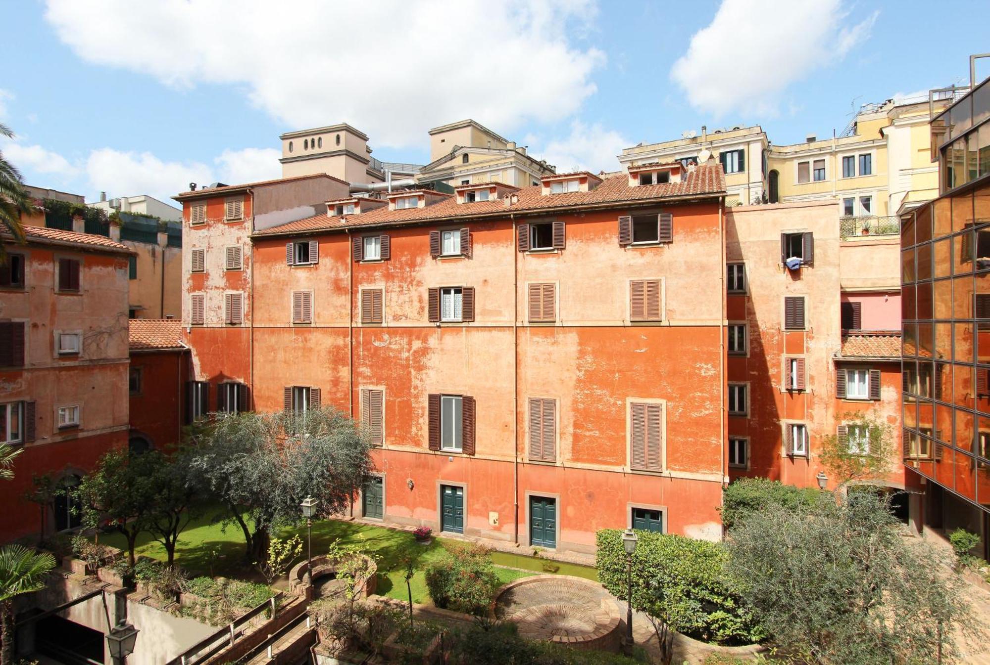 Saturno In Trevi Apartment Rome Exterior photo