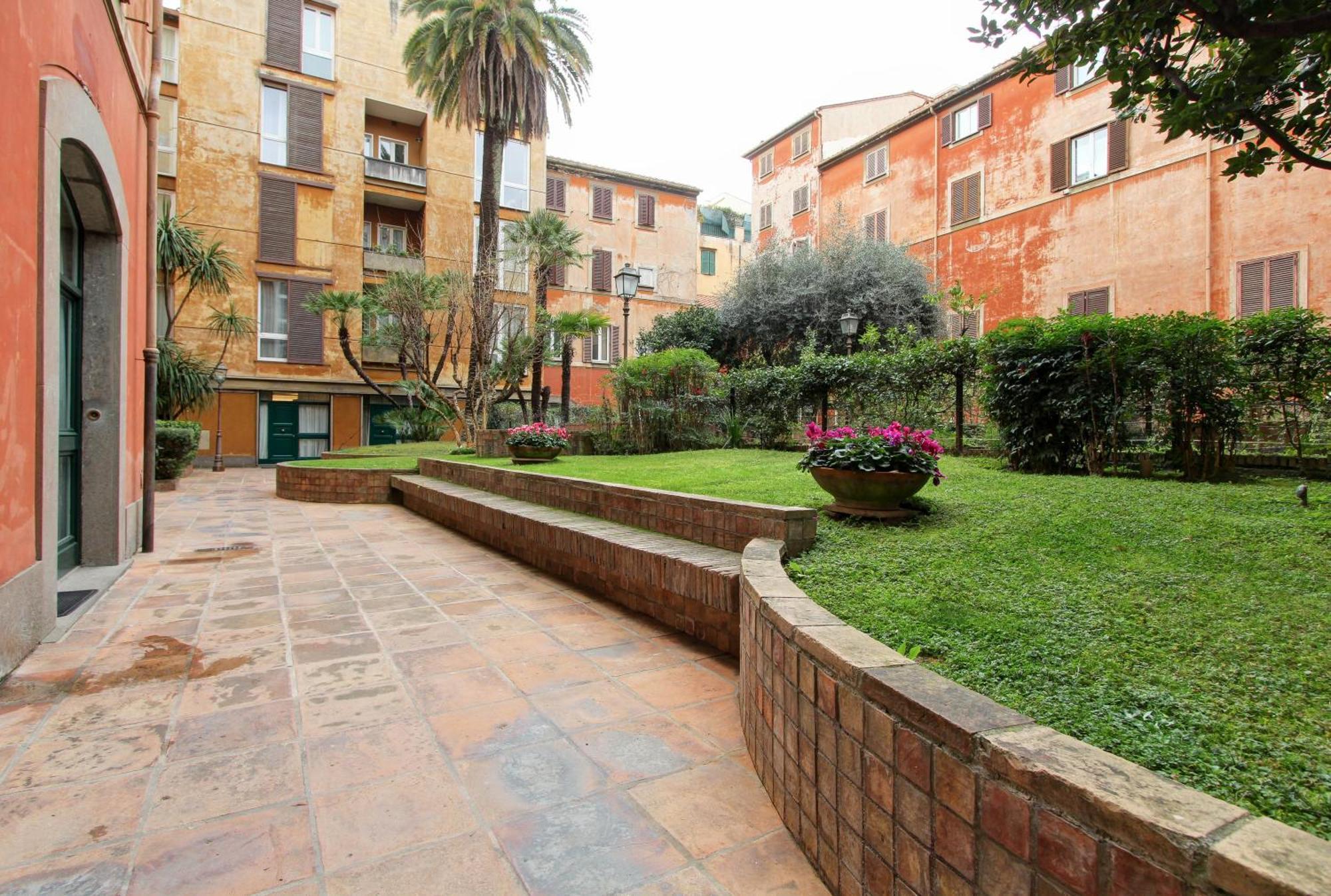 Saturno In Trevi Apartment Rome Exterior photo